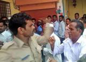 cop thrashing 9 dec 16